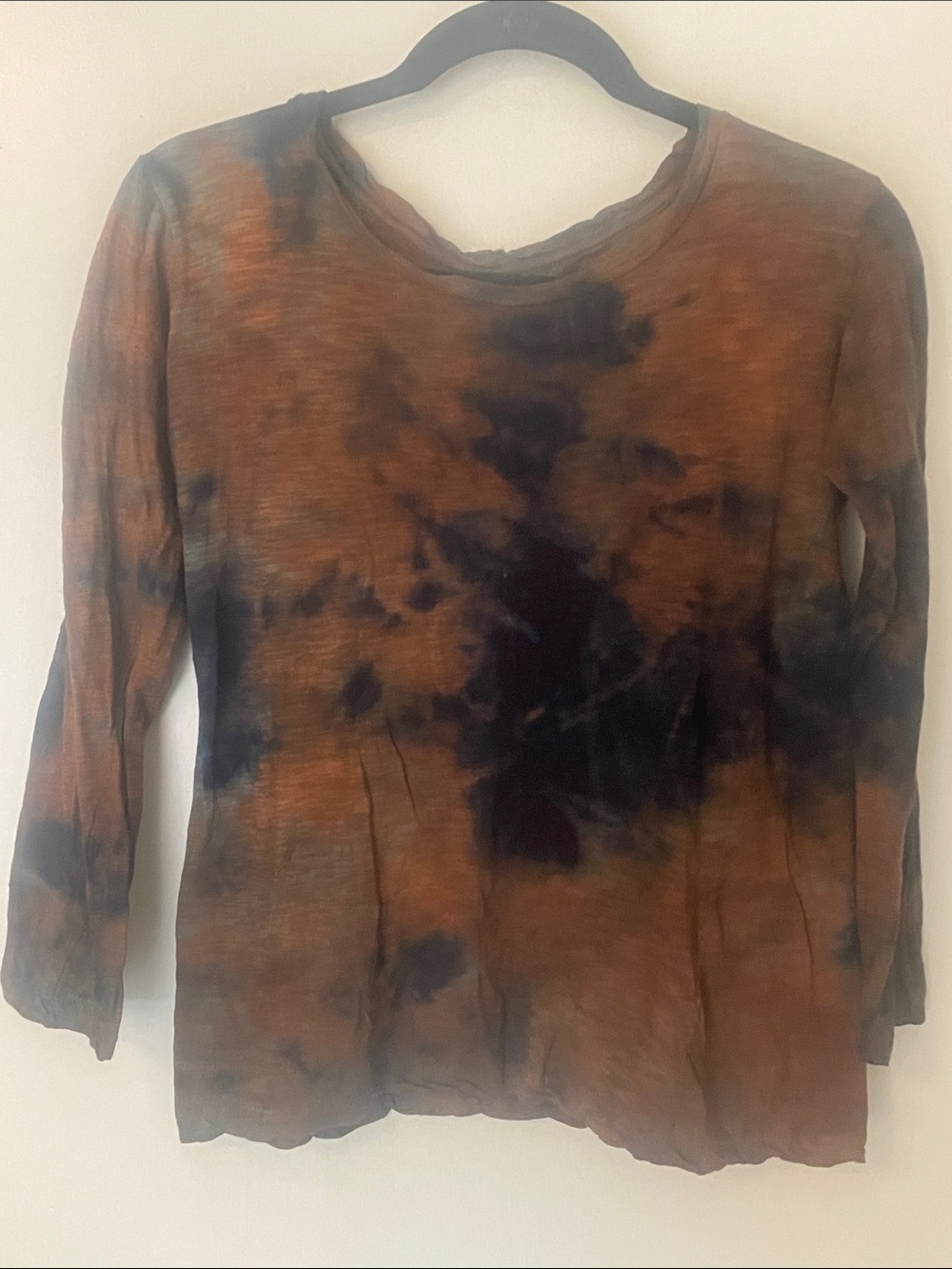 Long Sleeve Tie-Dye Crewneck Top in Rust and Black size medium
